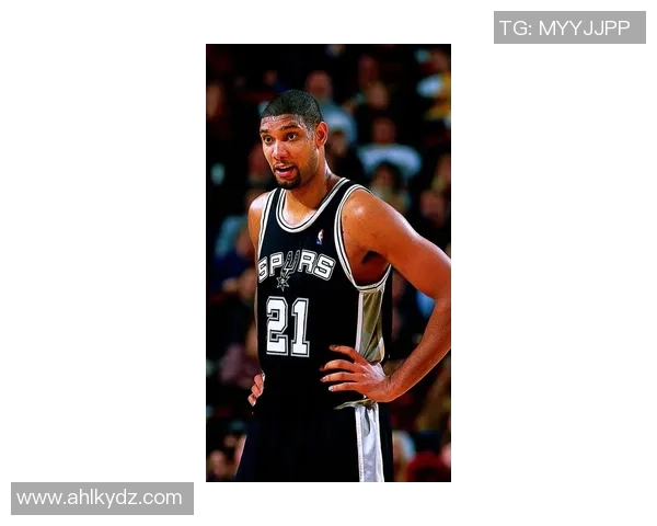 詹宁斯：从青涩少年到国际足球明星的辉煌历程与成就揭秘